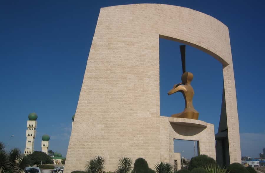 La Porte du Troisième millénaire, sur la Grande Corniche de Dakar